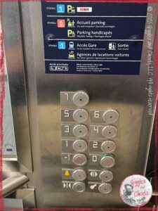 The buttons of a French elevator