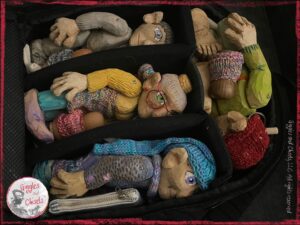 4 wooden puppets, packed in a bag pack